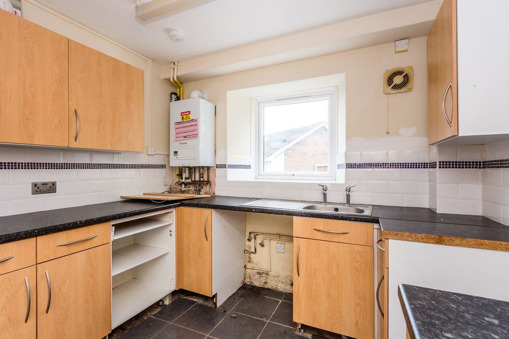 Property photo 2 of 11 Kitchen