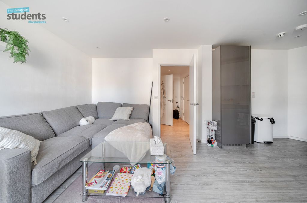 Property photo 2 of 10 15468348-Bd39-424...