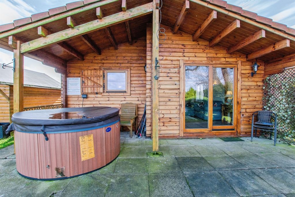 Property photo 3 of 18