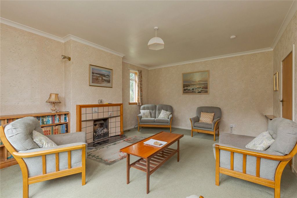 Property photo 3 of 18 Sitting Room