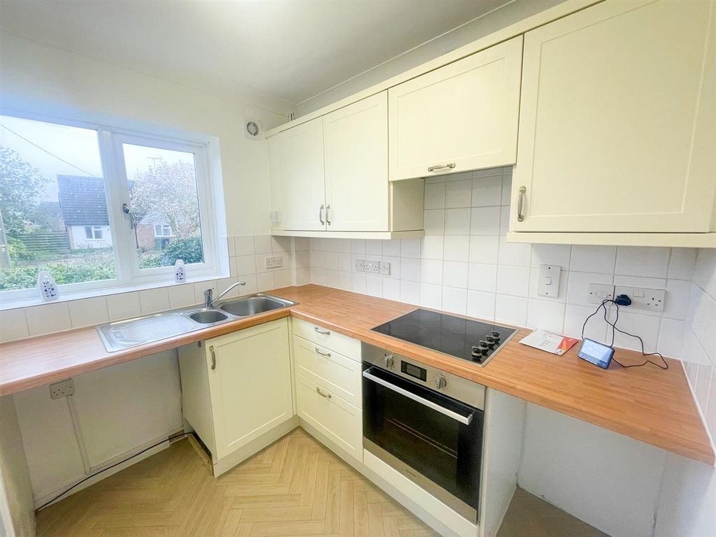 Property photo 2 of 6 Kitchen.Jpg