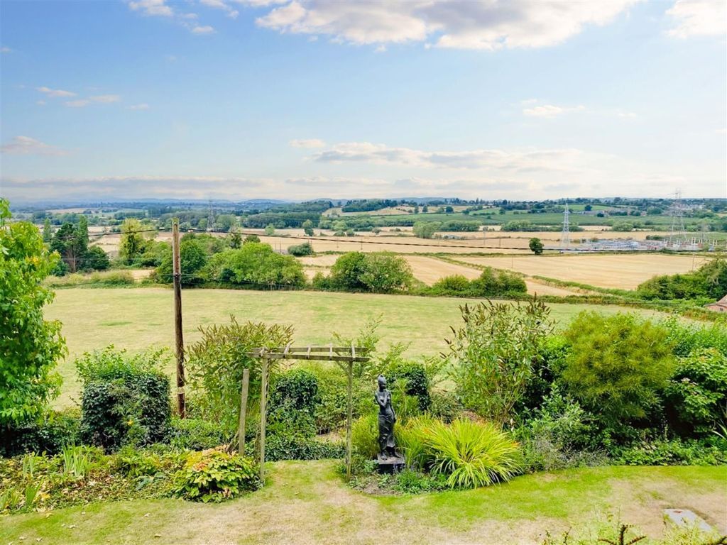 Property photo 2 of 28