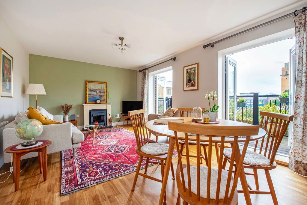 Property photo 2 of 20