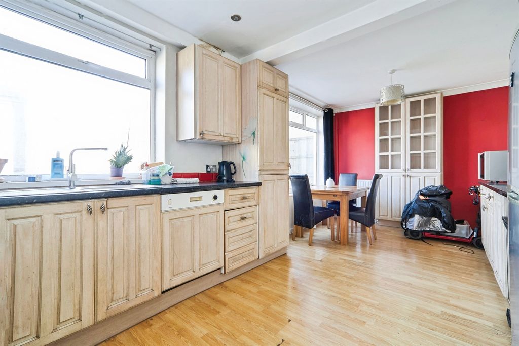 Property photo 3 of 14