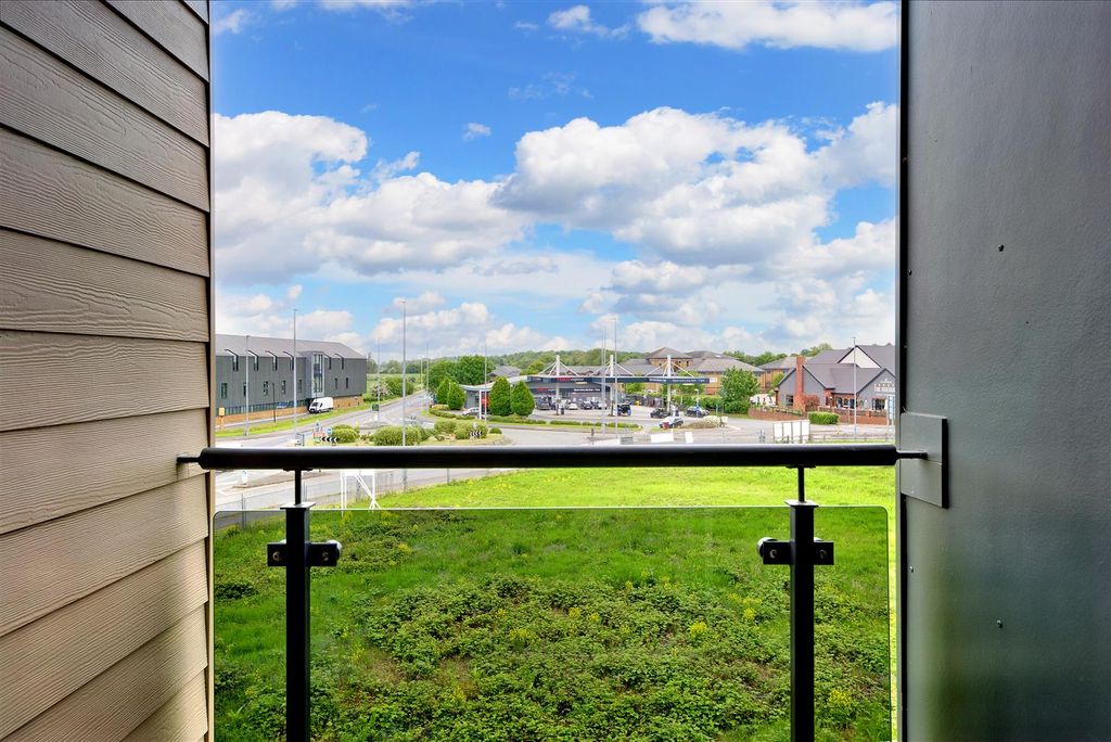 Property photo 3 of 14 8553606-Exterior01.Jpg