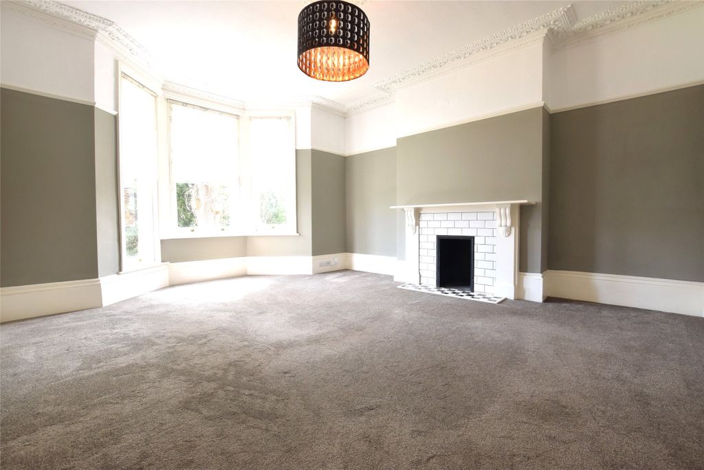 Property photo 3 of 9 Lounge