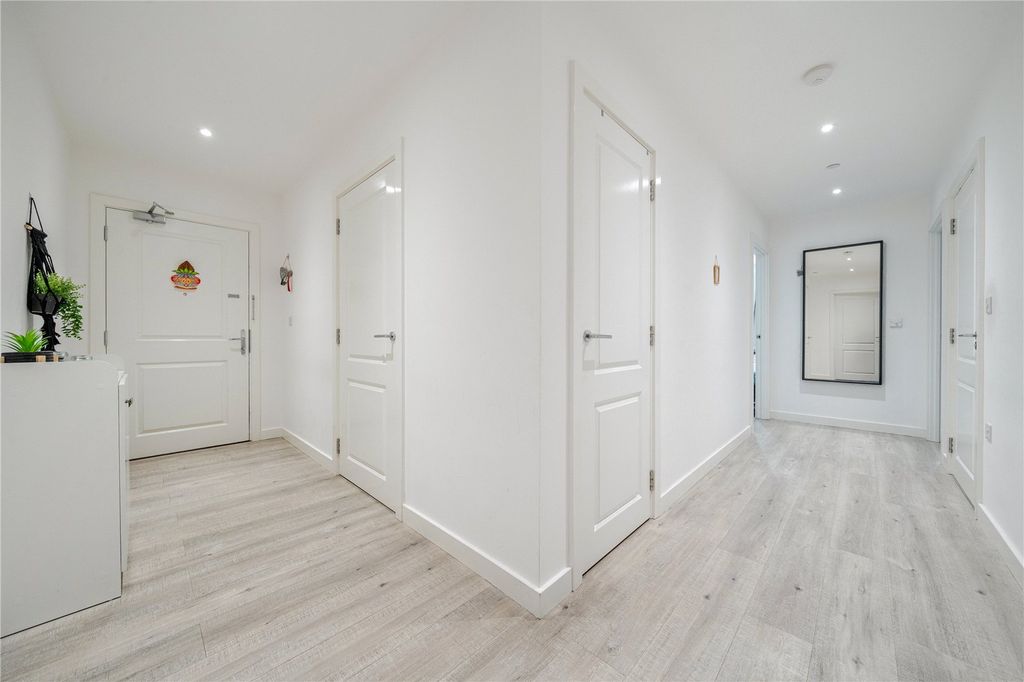 Property photo 3 of 16 Hallway