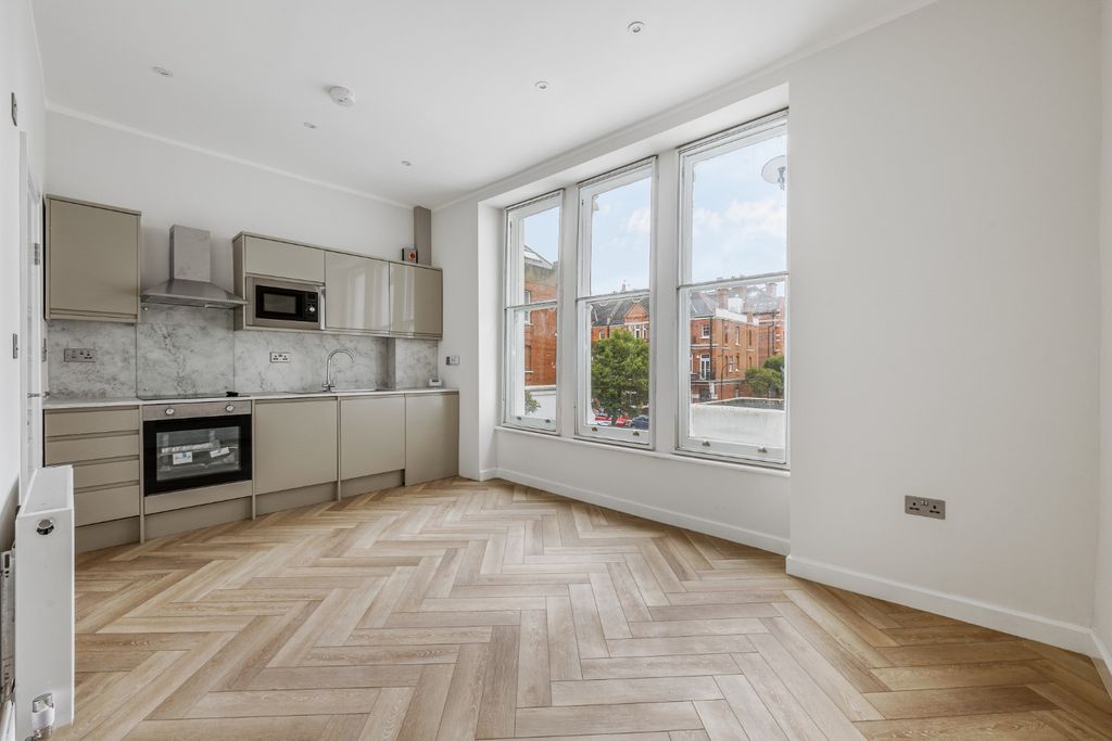 Property photo 1 of 6 3290510