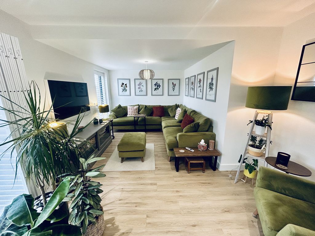 Property photo 2 of 36