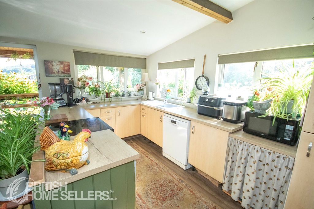 Property photo 2 of 21 Picture No. 25