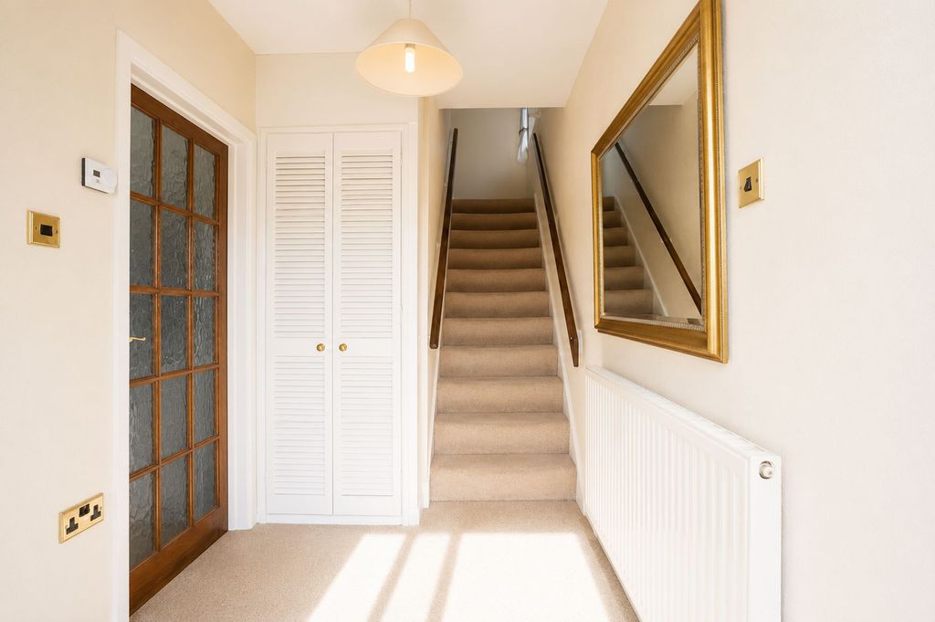 Property photo 2 of 12 Hallway