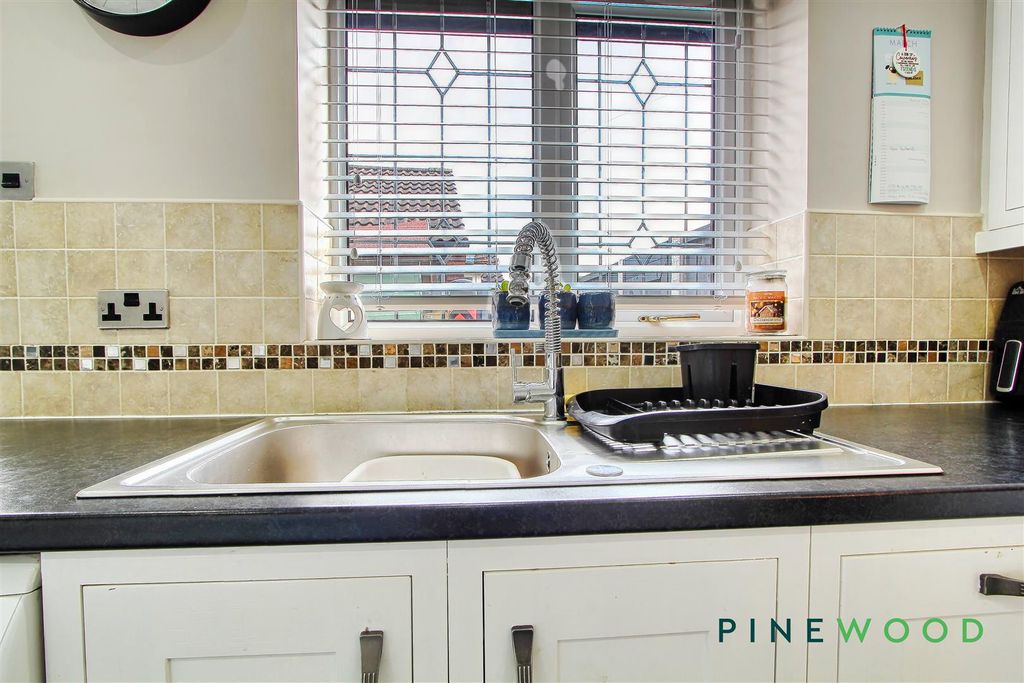 Property photo 3 of 23 Kitchen