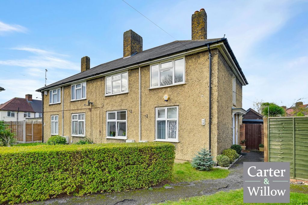 1 bed maisonette for saleBabington Road, Dagenham RM8