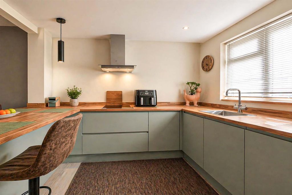 Property photo 3 of 9 Kit3.Jpg