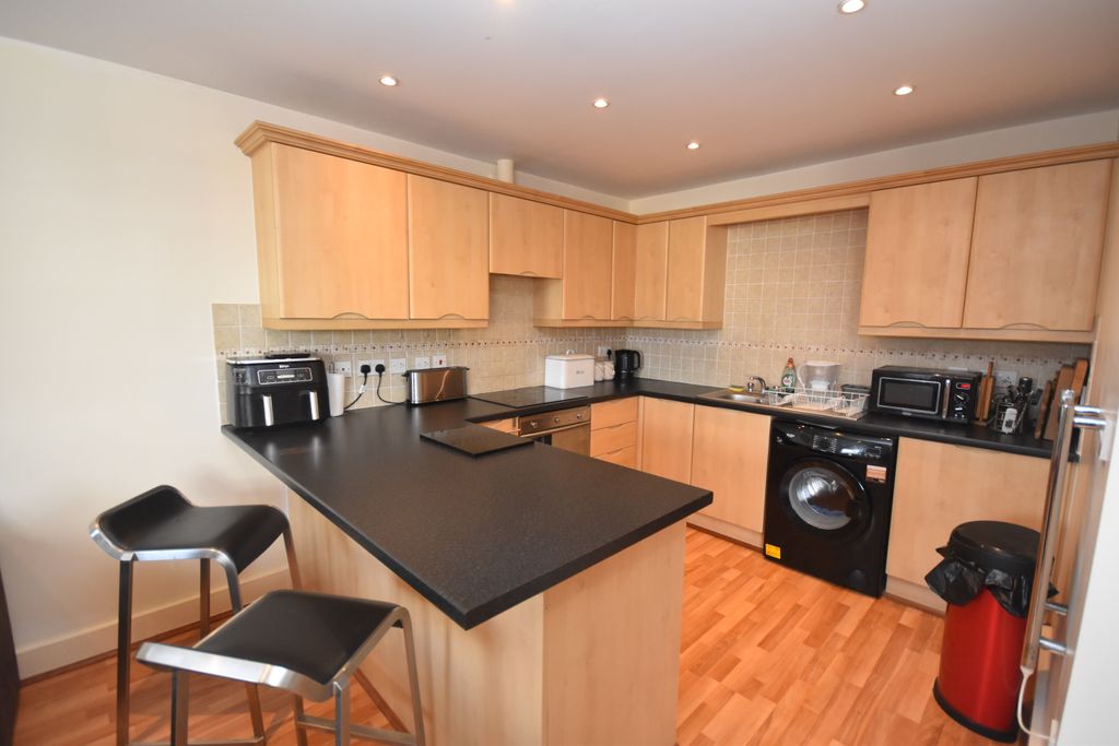 Property photo 2 of 11 Kitchen