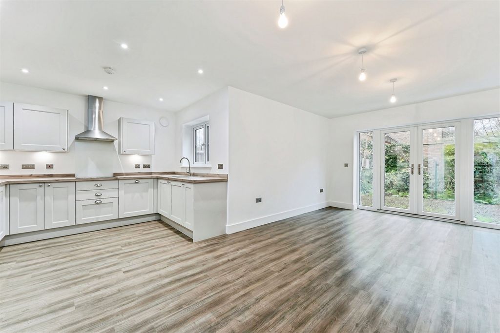 Property photo 3 of 24