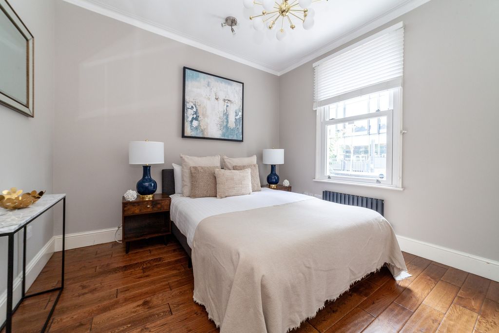 Property photo 3 of 27 Bedroom