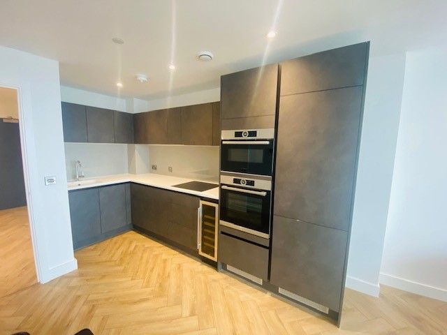 Property photo 3 of 11 Kitchen