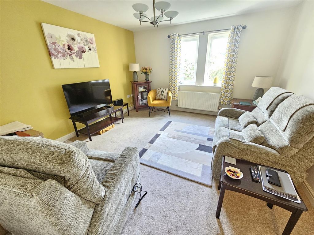 Property photo 2 of 16 Lounge.Jpg
