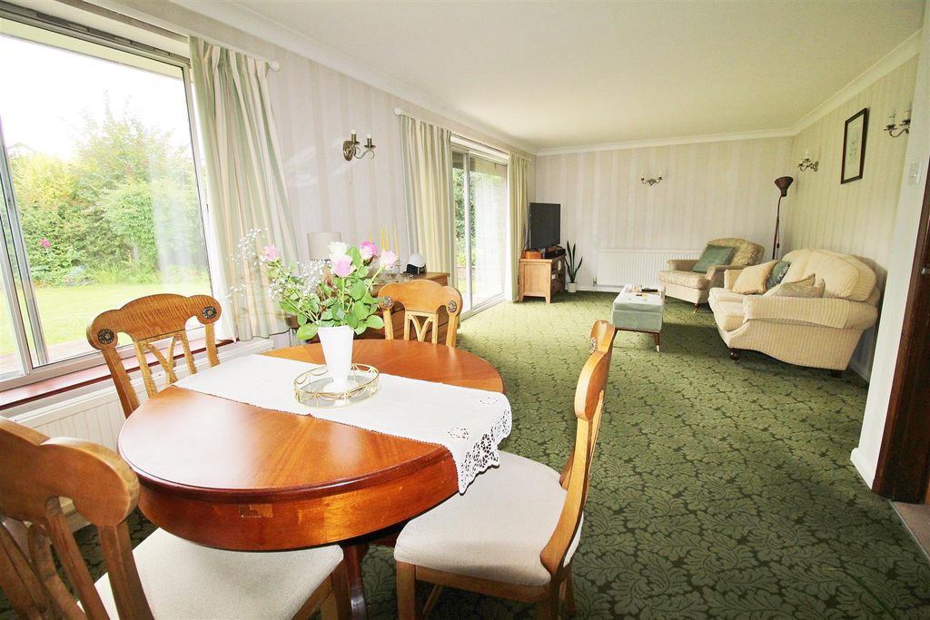 Property photo 2 of 15 Lounge Diner.Jpg