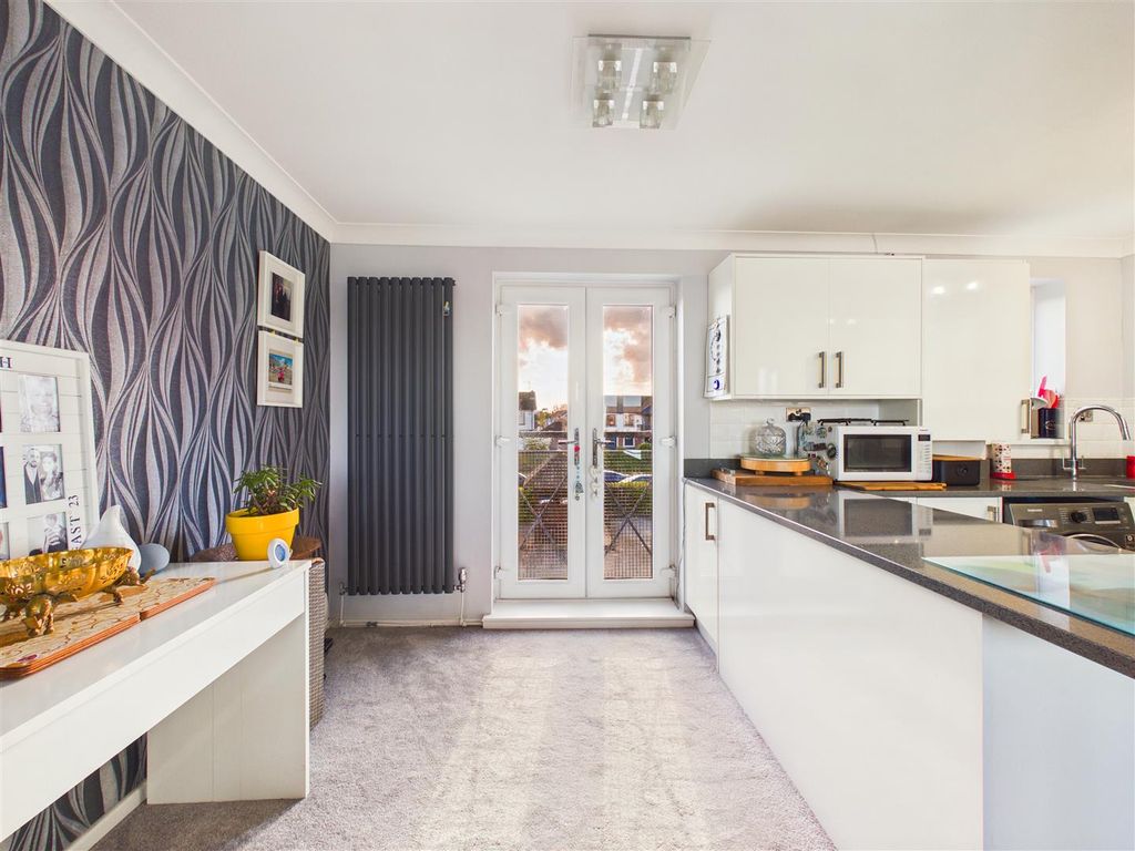 Property photo 3 of 10 Cam05193G0-Pr0141-Still006.Jpg