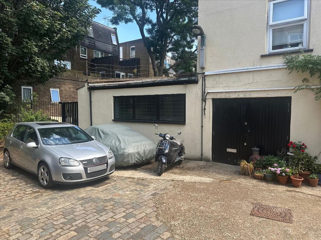 Property photo 3 of 13