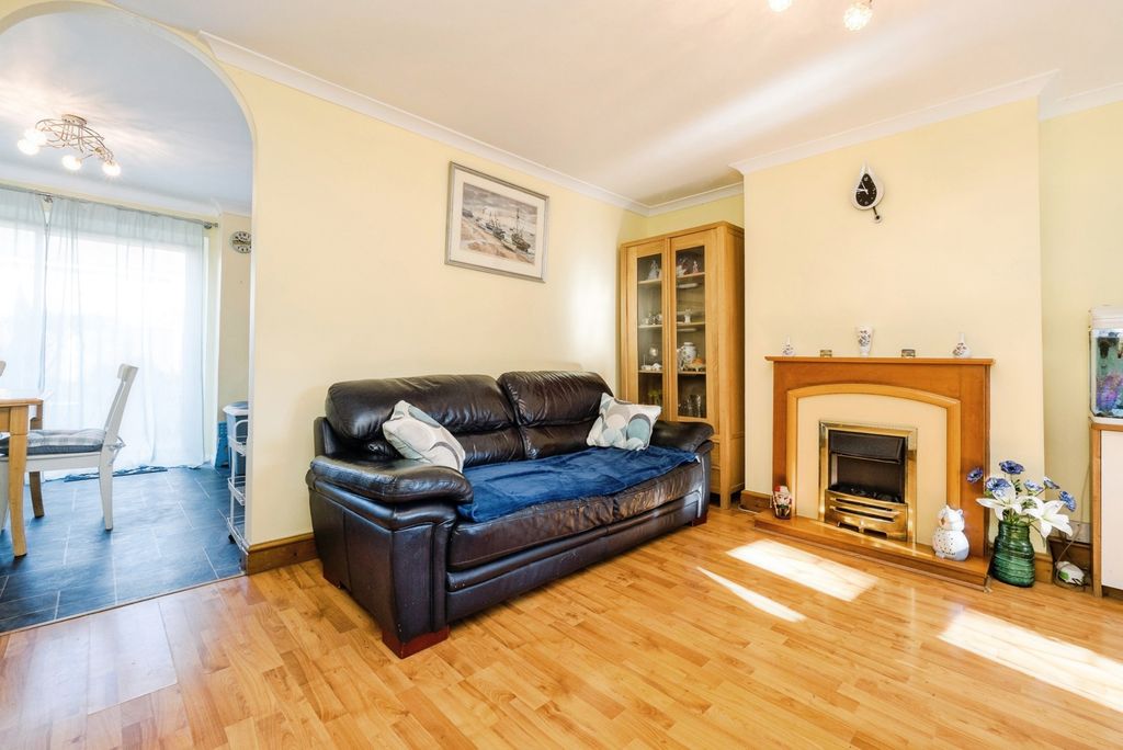 Property photo 3 of 17 Photo