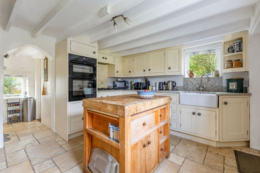 Property photo 2 of 13
