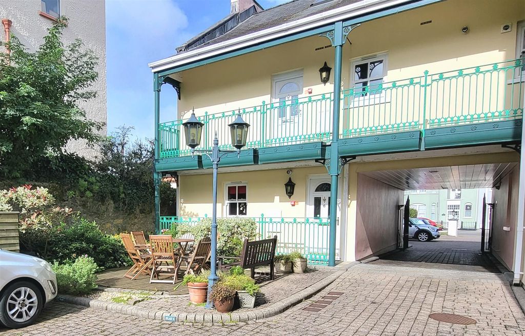 Property photo 1 of 16 Externally