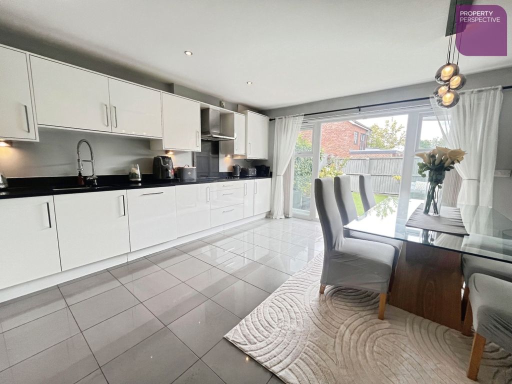Property photo 2 of 17 Pbox-Kitchen-335207.Jpg