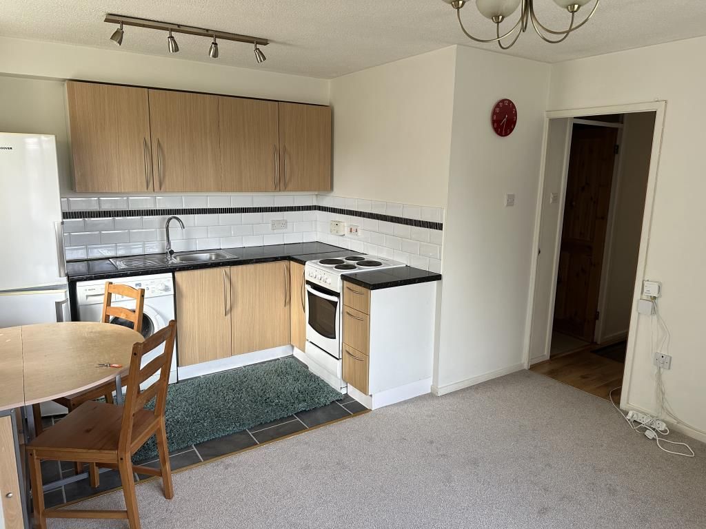 Property photo 3 of 7 Kitchen