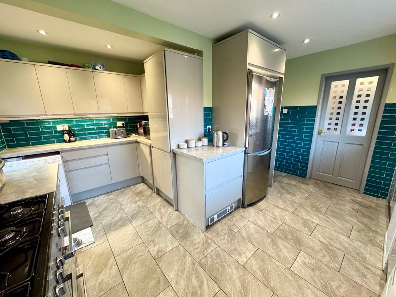 Property photo 3 of 16 Kitchen
