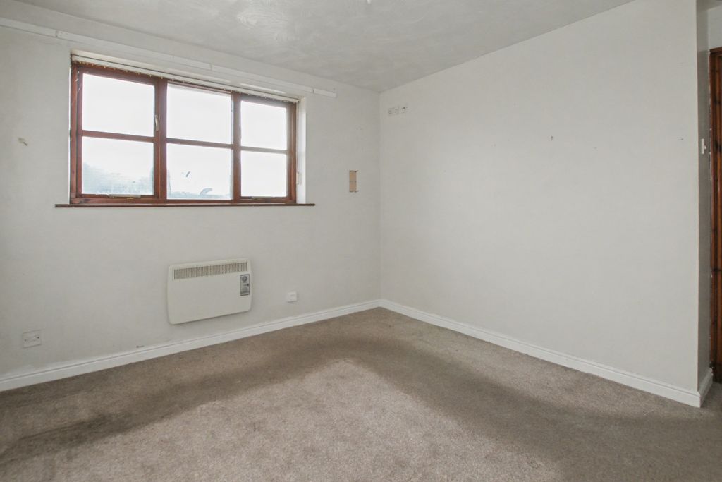 Property photo 3 of 13 16 Bellingham Grove, Hanley, Stoke-On-Trent, Staffordshire, St1 6Ux