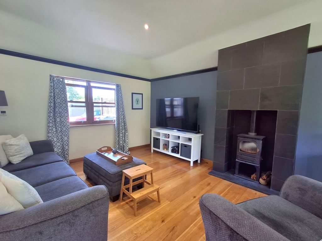 Property photo 2 of 11 Living Room