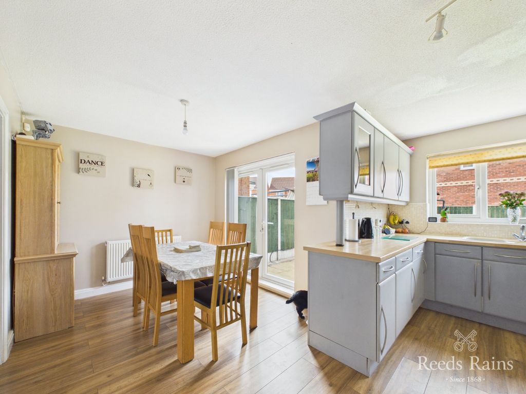 Property photo 2 of 27 Dining Kitchen