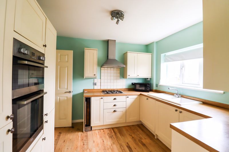 Property photo 2 of 12 Kitchen