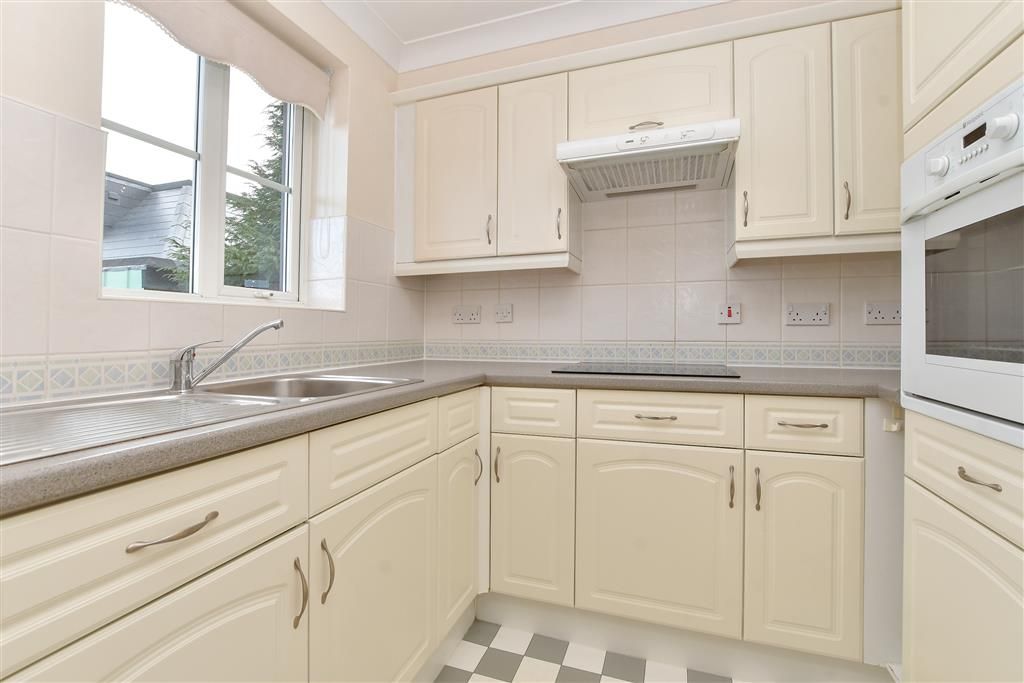 Property photo 3 of 9 Kitchen