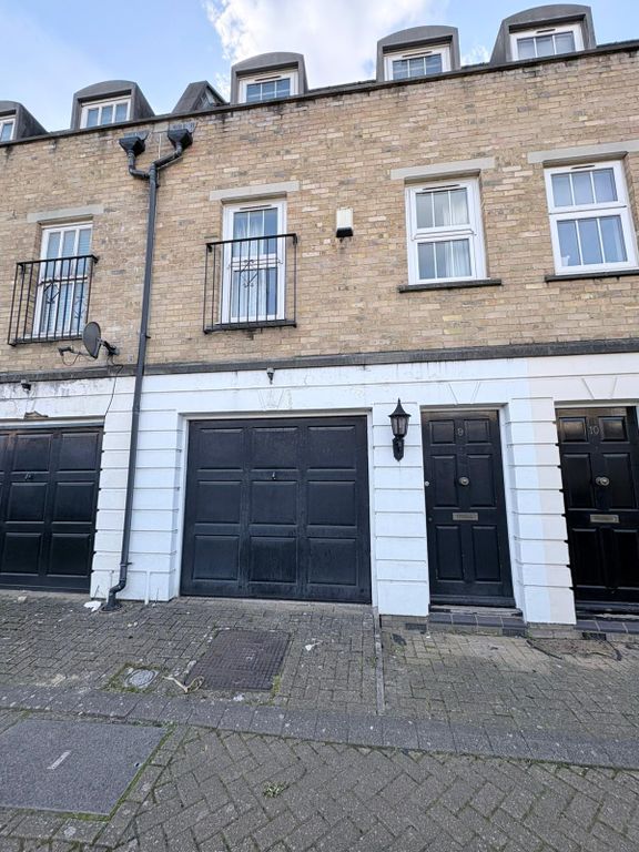 Property photo 1 of 13 3 Bedroom House For Rent