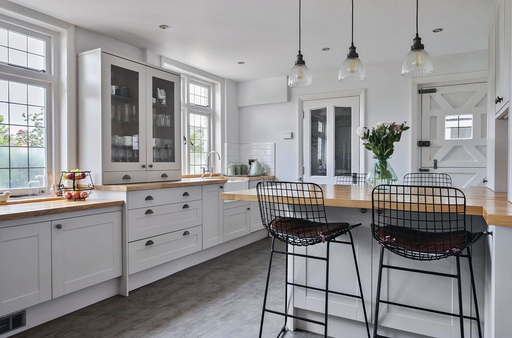 Property photo 2 of 19 1320667-18-687E53...