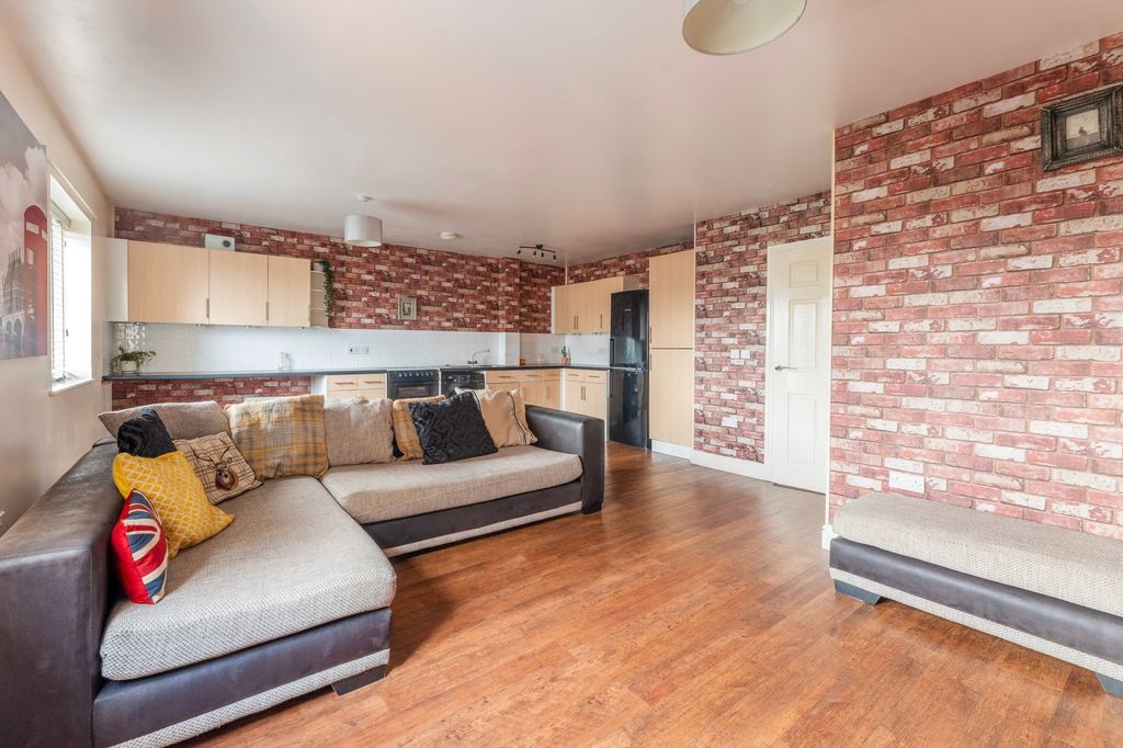 Property photo 3 of 19