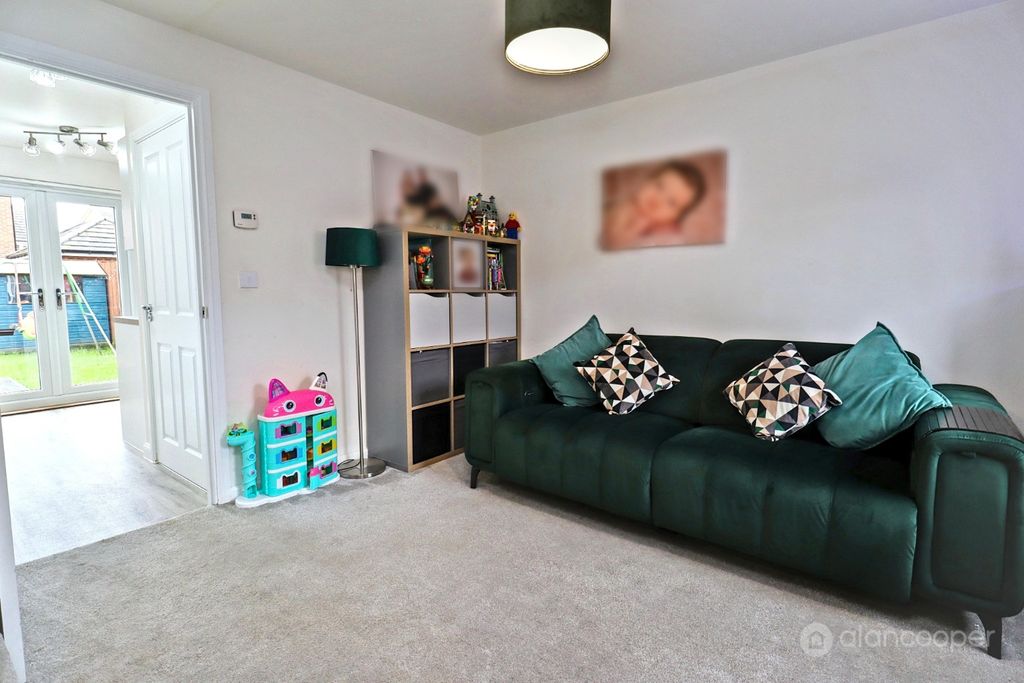 Property photo 2 of 15 5214603