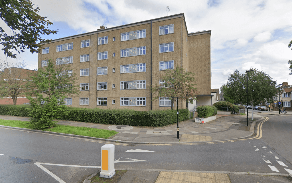 Property photo 1 of 12 Two Double Bedroom Flat In East Acton