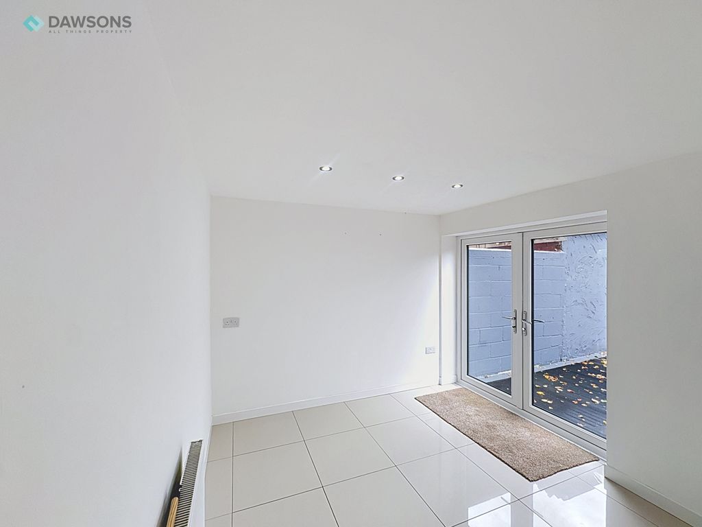 Property photo 3 of 10 Dining Room