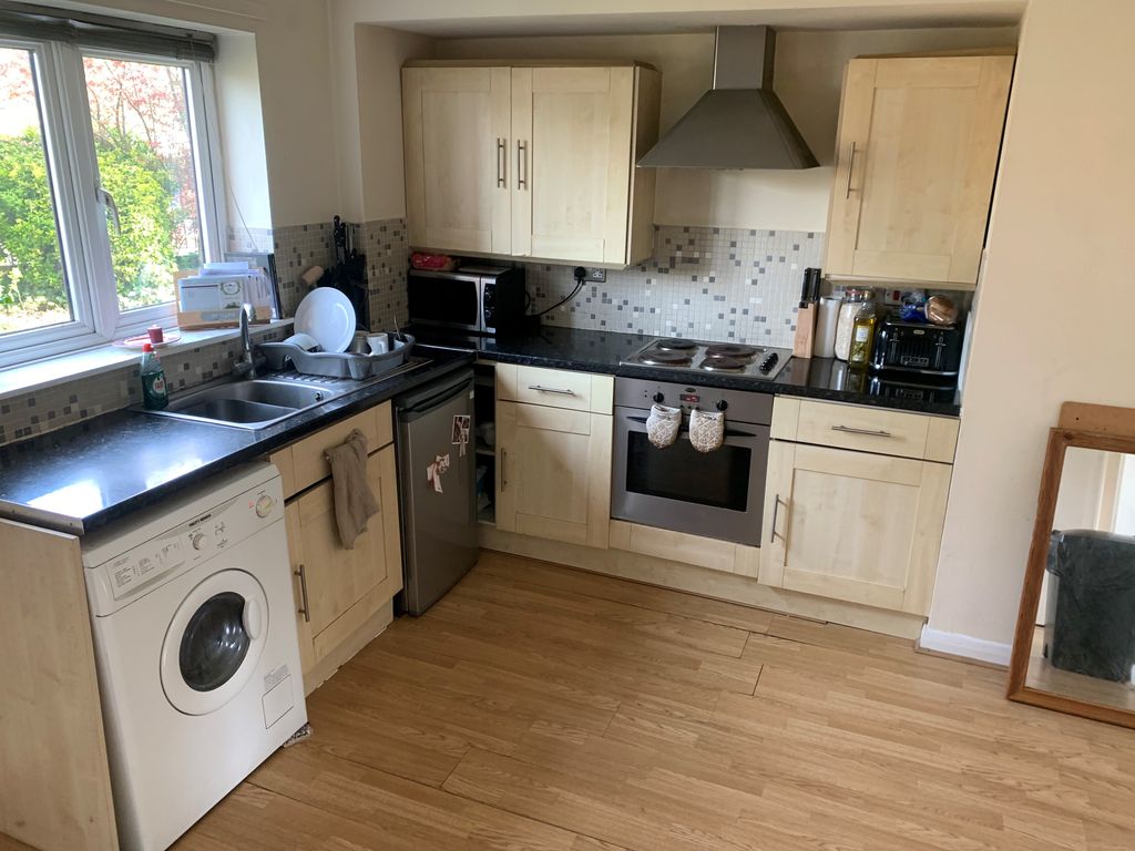 Property photo 2 of 5 Kitchen