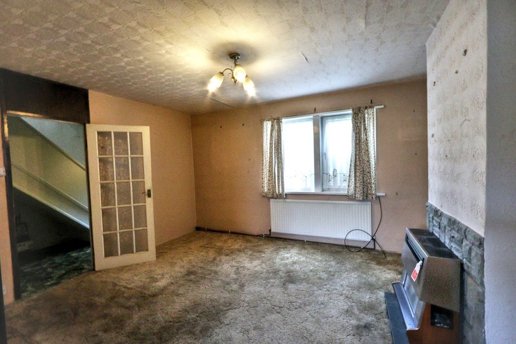 Property photo 3 of 22 43 Wythburn Road, Chesterfield, Derbyshire, S41 8Dp