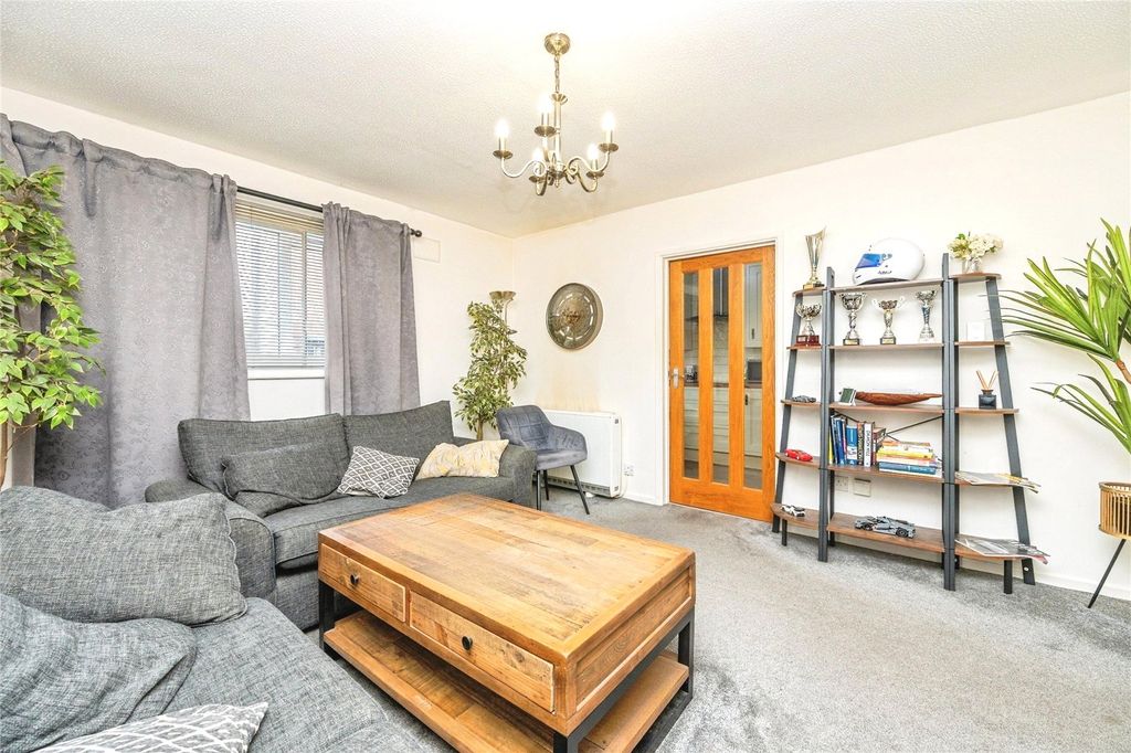 Property photo 3 of 15 Living Room