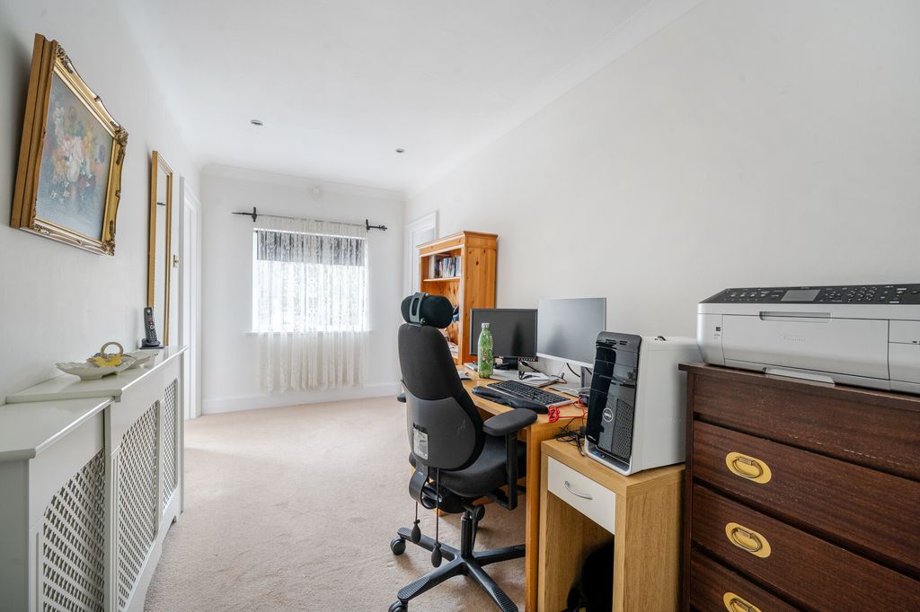 Additional image 12 of 3 bed flat for saleLedborough Lane, Beaconsfield HP9