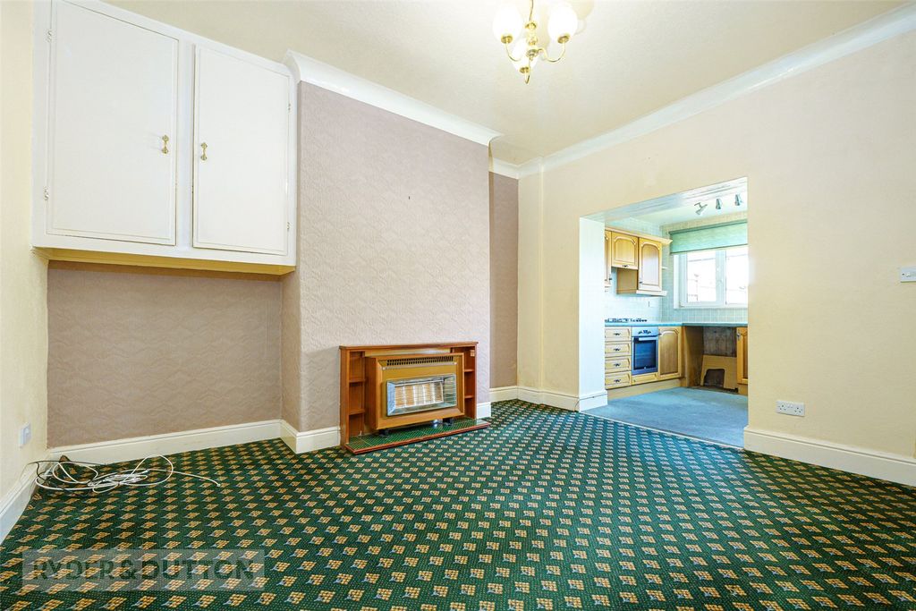 Property photo 3 of 17 Dining Room