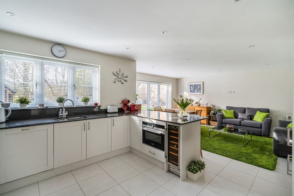 Property photo 3 of 28