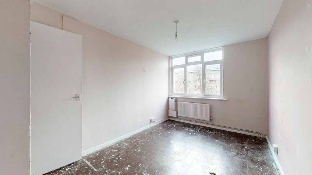 Property photo 2 of 18 23 Booth Close, Thamesmead, London, Se28 8Bw